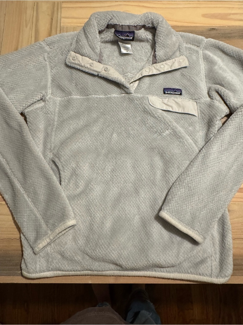 Patagonia Women's Light Gray/Cream Fleece Pullover